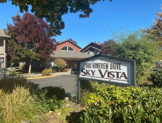 Living On Track Sky Vista - Lithia Place property